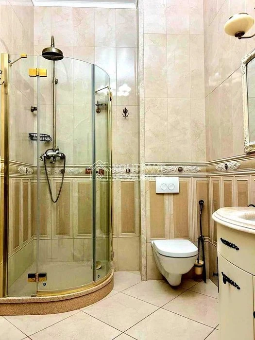 Продам будинок котедж 307 м2, з бомбосховищем, м. Студентськ
