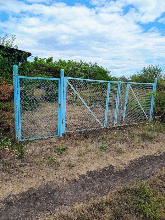Продам дачний будинок із земельною ділянкою на «Світанку« («