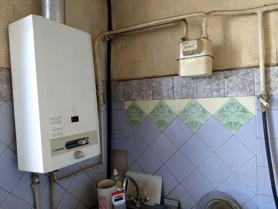 Продам реальную 1/2 часть свободного 2-хэтажного дома