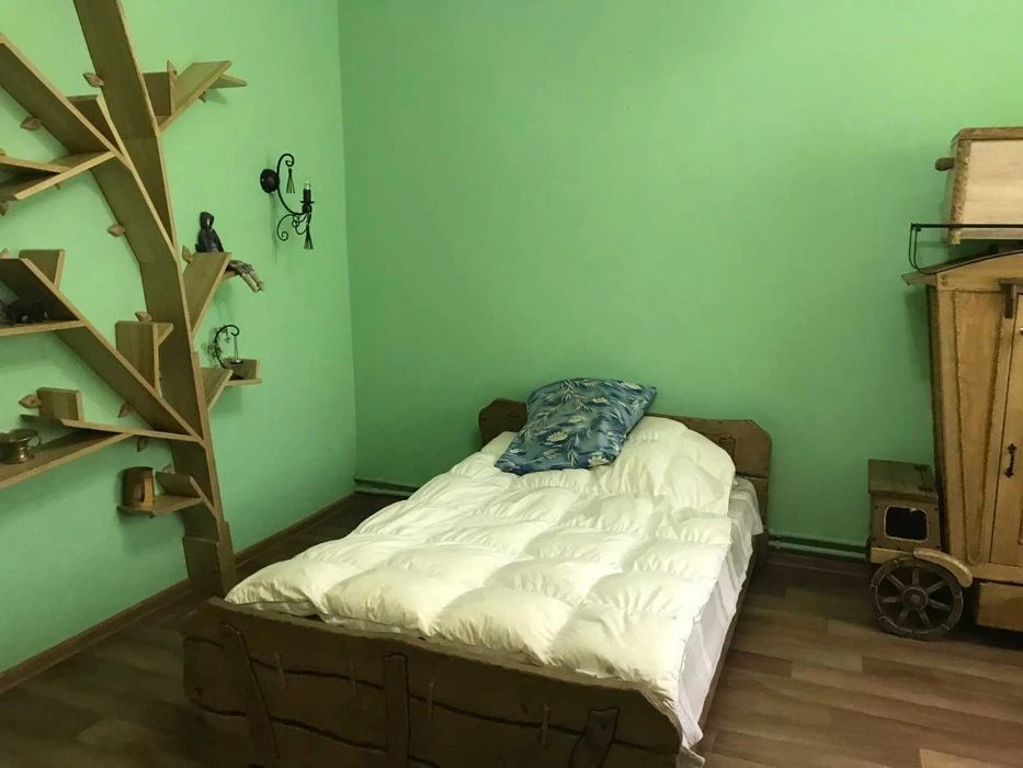 Продам ДОМ . ст.МЕТРО Защитников Украины. 80 м.кв.