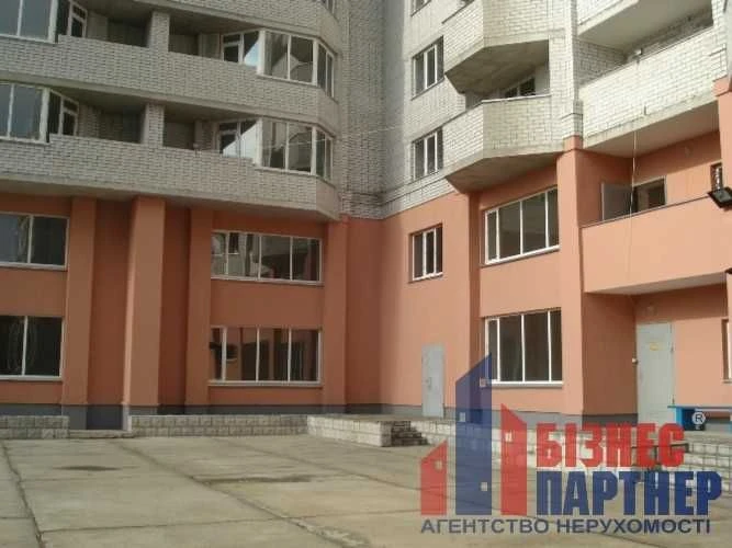 Продається простора 2-кімнатна квартира у сучасному будинку