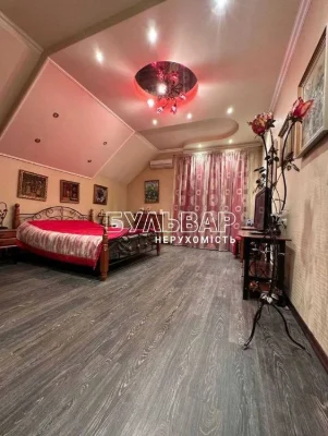 Продам ДОМ 2-х этаж. -  275 м2, Центр, м. Ярослава Мудрого,
