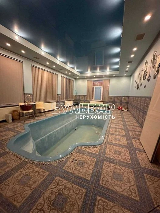 Продам ДОМ 2-х этаж. -  275 м2, Центр, м. Ярослава Мудрого,