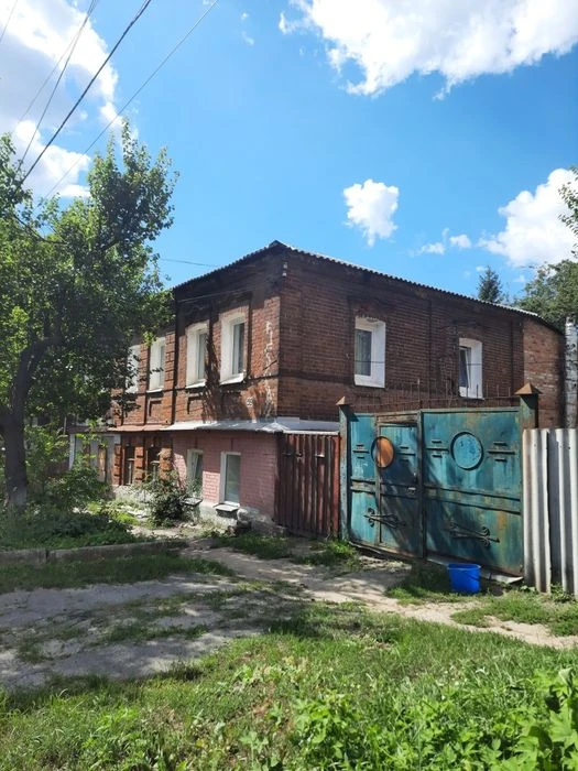 Продам квартиру у  приватному  будинку без посередників.