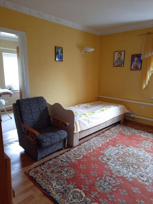 Продам квартиру у  приватному  будинку без посередників.