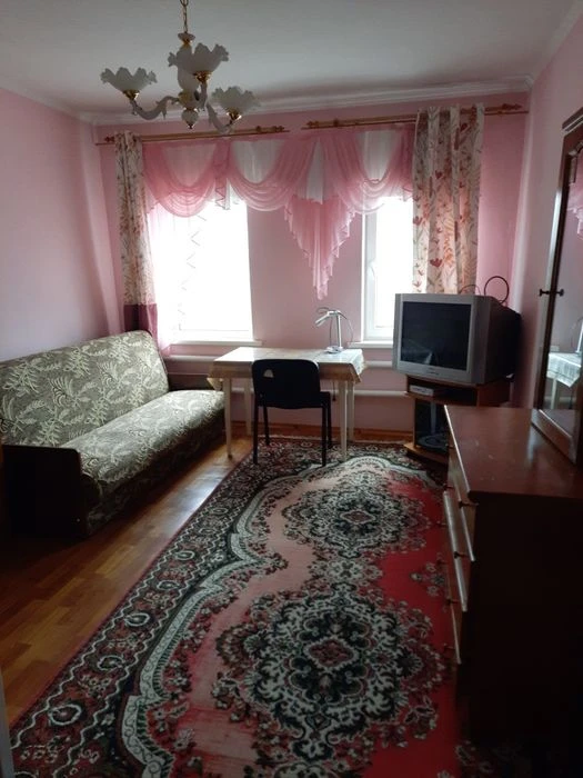 Продам квартиру у  приватному  будинку без посередників.