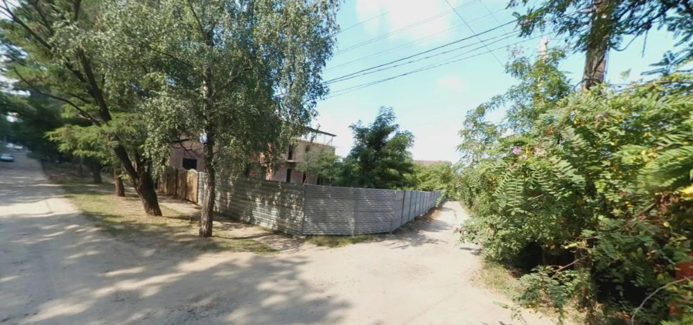 П. Поле пр. Науки (Ленина) за храмом свой участок возле леса