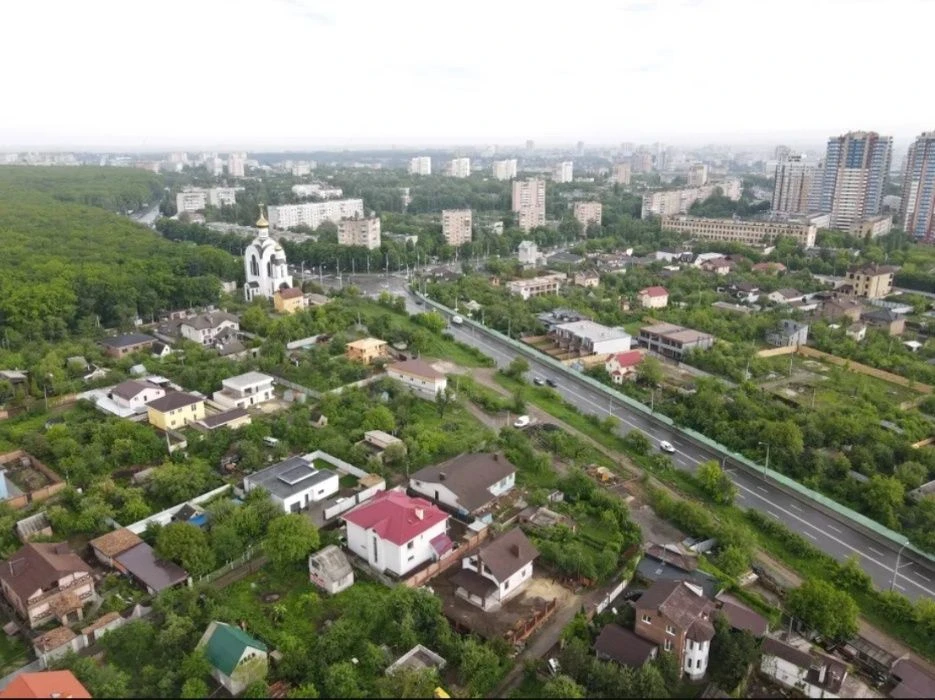 П. Поле пр. Науки (Ленина) за храмом свой участок возле леса