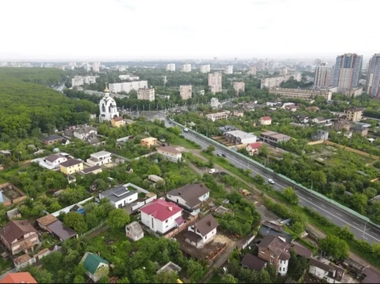 П. Поле пр. Науки (Ленина) за храмом свой участок возле леса