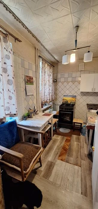 I am selling a 3-room apartment.