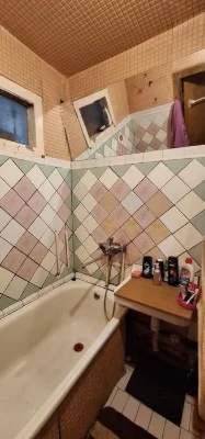I am selling a 3-room apartment.