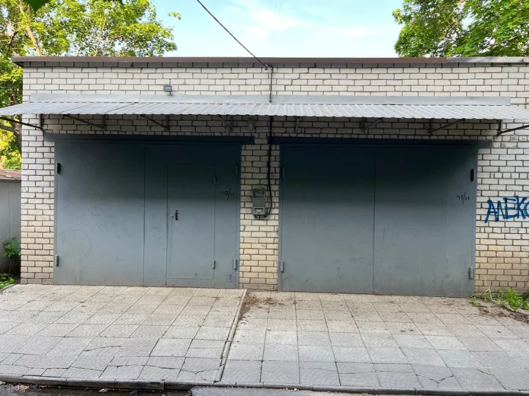 Продам гараж, на две машины 50кв м 604 м/р тракторостроителе