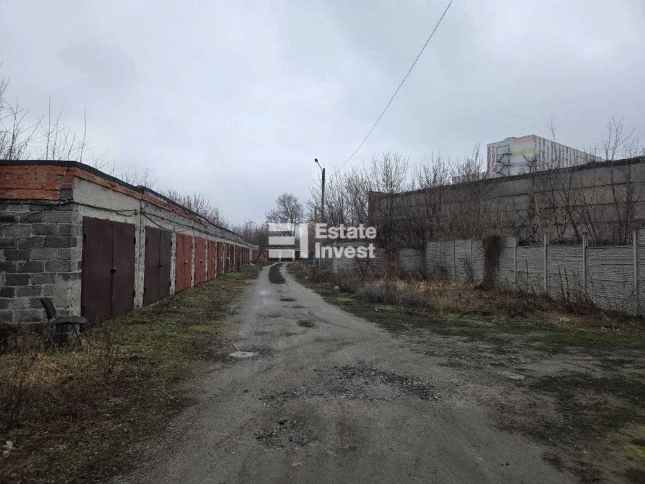 Продам комплекс гаражів по вул. Козакевича, 7