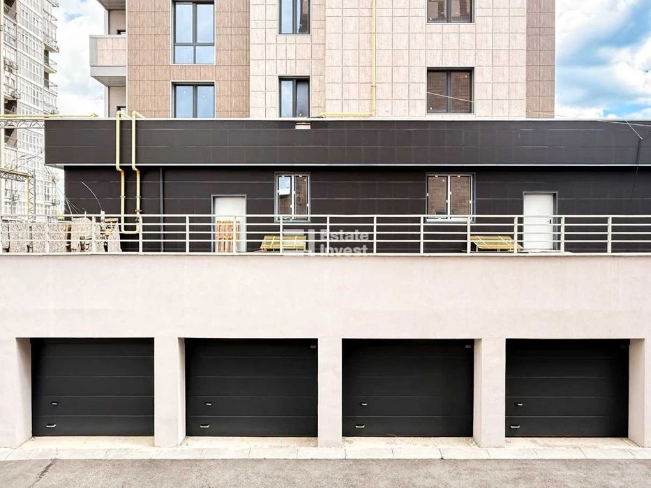 Продам гаражний бокс на вул. Дмитра Антоненка (Мінська), 50.