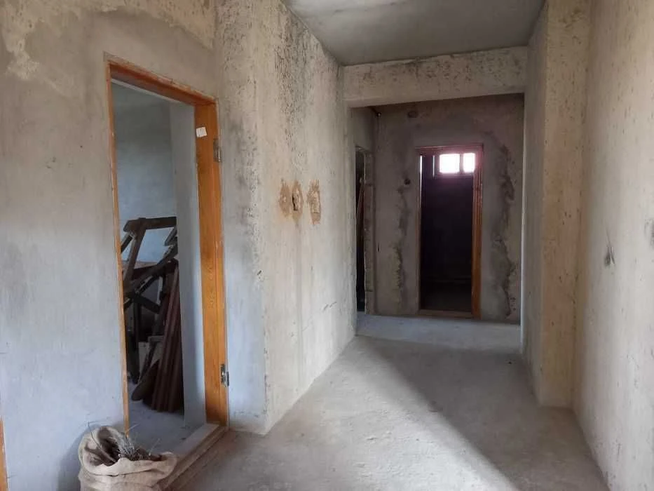 House with a plot of 10.7 acres, with a garage and a basement