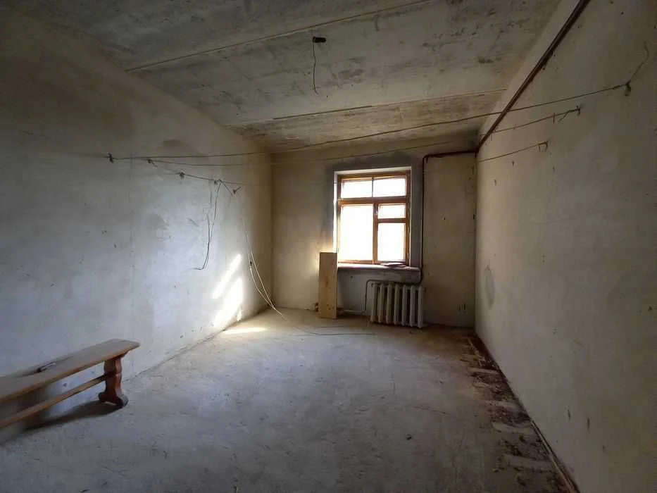 House with a plot of 10.7 acres, with a garage and a basement