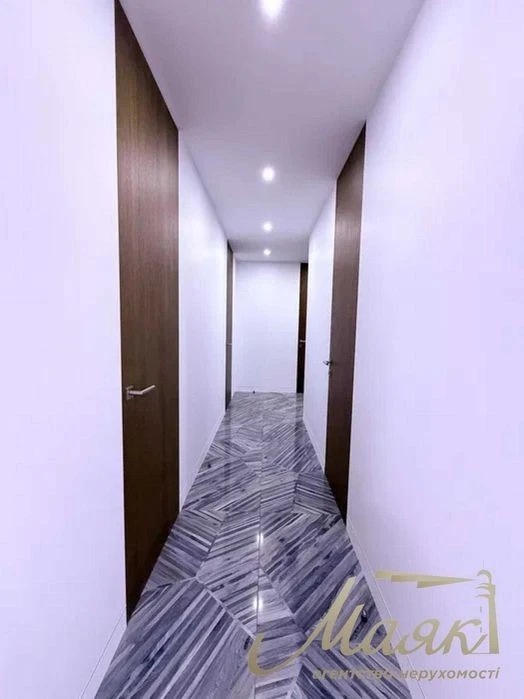 Продаж 3-кімнатної квартири в ЖК Central Park вул. Джона Мак