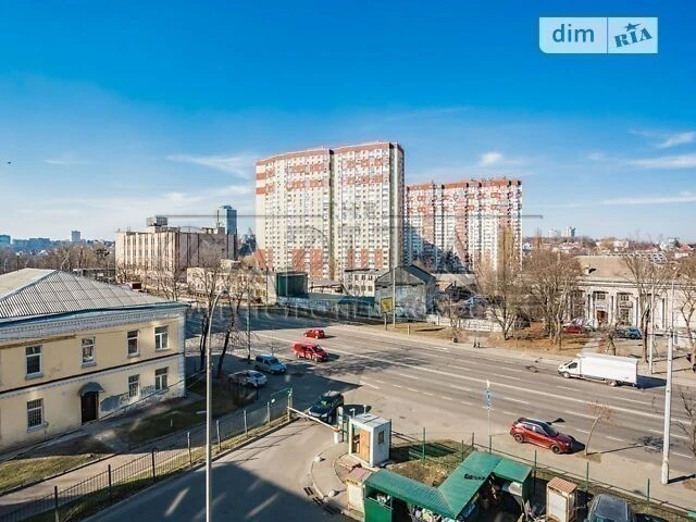 Продаж 3к квартири 98 кв. м на просп. Лобановського 150-162