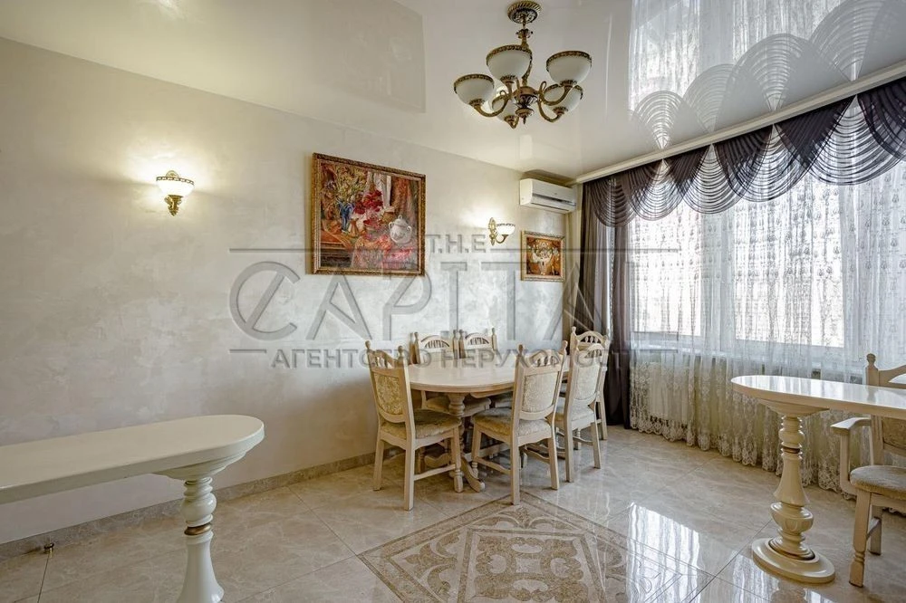 Продаж 3к квартири 98 кв. м на просп. Лобановського 150-162