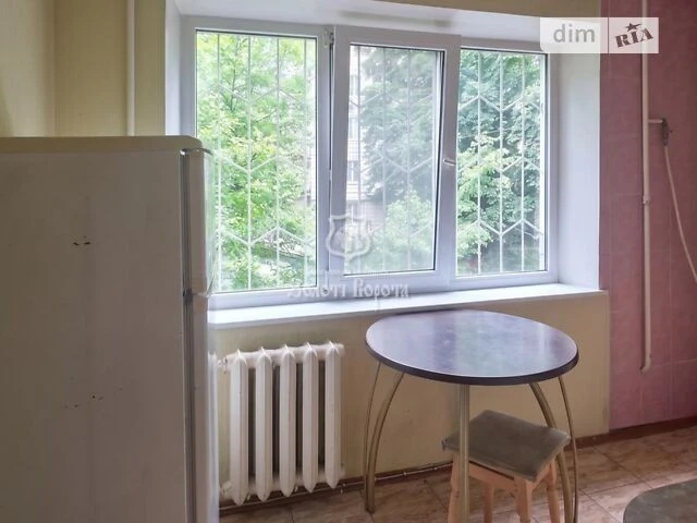 Продаж 2к квартири 45.5 кв. м на вул. Романа Ратушного 12 •