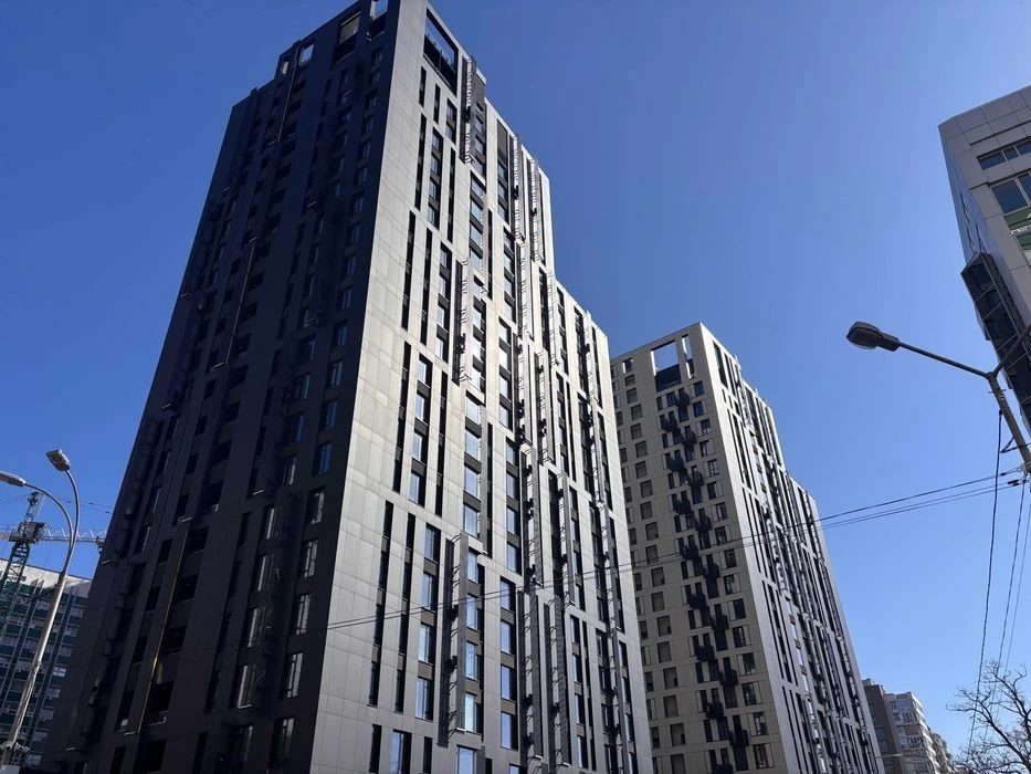 Без %Продам 3-4 кімнатну квартиру вул. Василя Тютюнника, 39