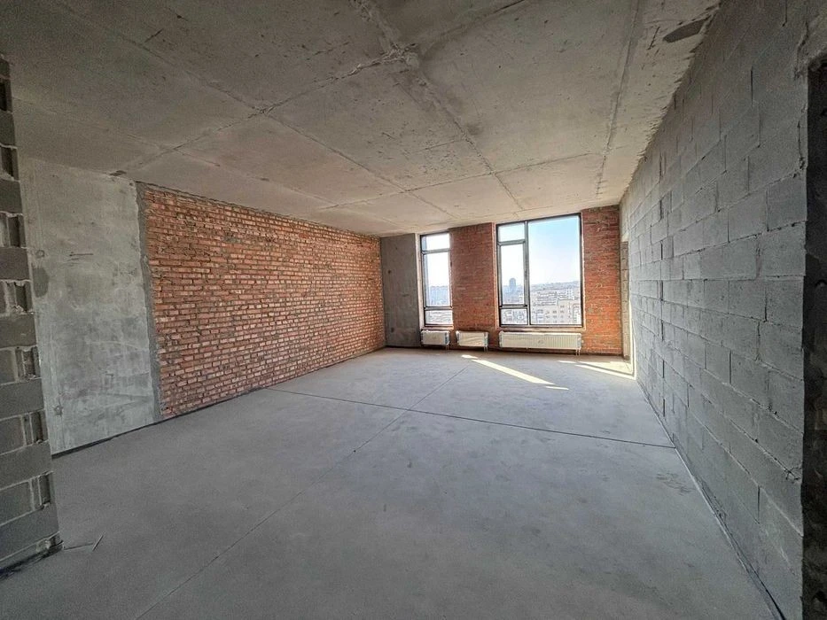 Без %Продам 3-4 кімнатну квартиру вул. Василя Тютюнника, 39