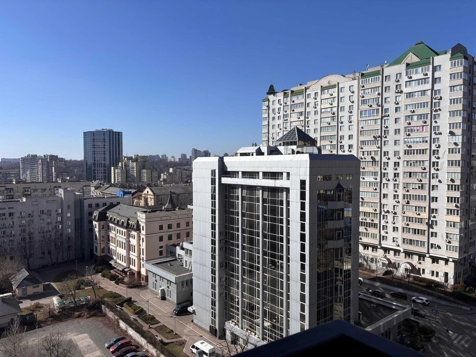 Без %Продам 3-4 кімнатну квартиру вул. Василя Тютюнника, 39