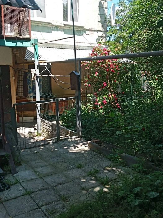Cozy 3-room apartment for sale. In a beautiful residential area.
