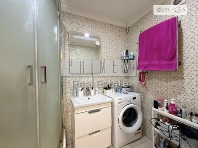 Продаж 2к квартири 43 кв. м на вул. Леоніда Первомайського 1