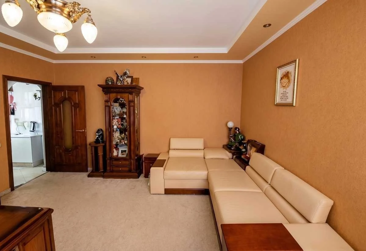 Продаж 3-кімнатної квартири 105 м², Анни Ахматової вул., 47