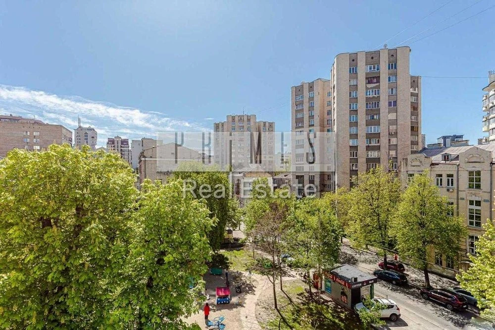 Продаж 4к квартири з ремонтом, вул. Олександра Кониського, 4