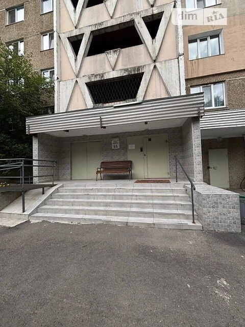 Продаж 3к квартири 72.1 кв. м на вул. Академіка Заболотного