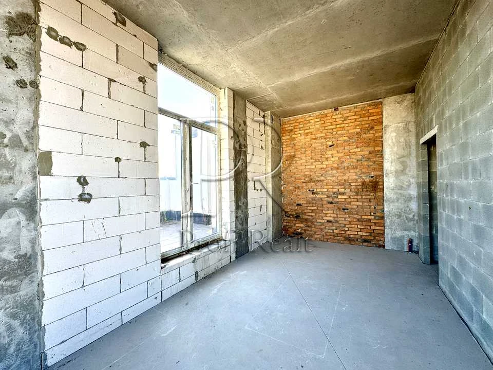 Квартира. Київ, Салютна вул., 2к