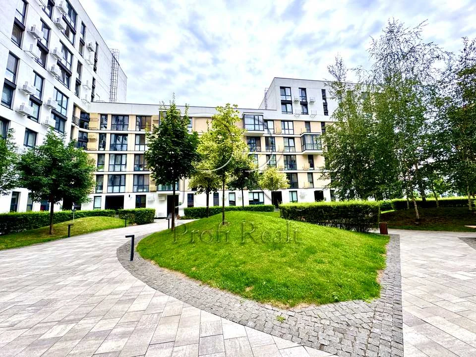 Квартира. Київ, Салютна вул., 2к