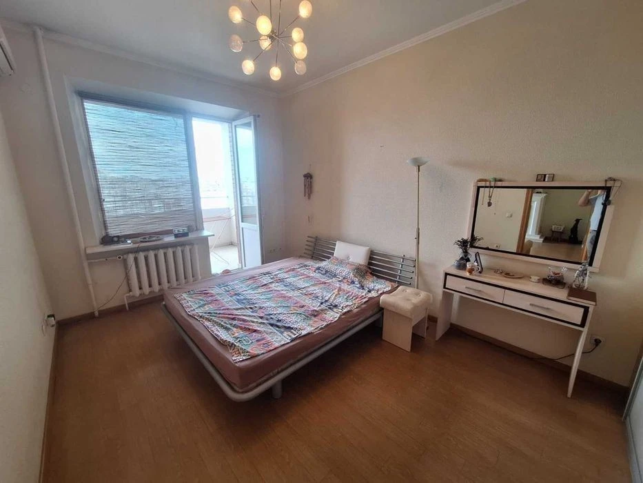 I will sell a 3-room apartment on Sribnokilsky St. 14-A, Poznań