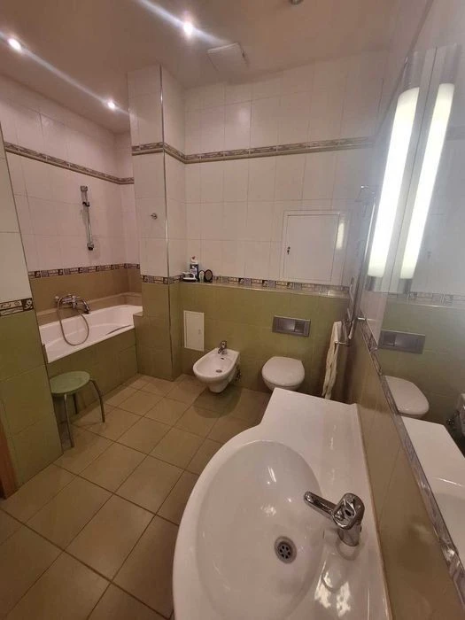 I will sell a 3-room apartment on Sribnokilsky St. 14-A, Poznań