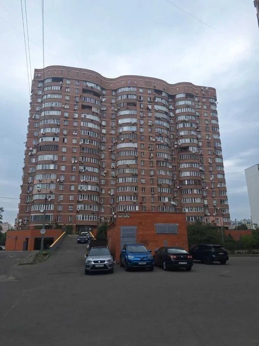 I will sell a 3-room apartment on Sribnokilsky St. 14-A, Poznań