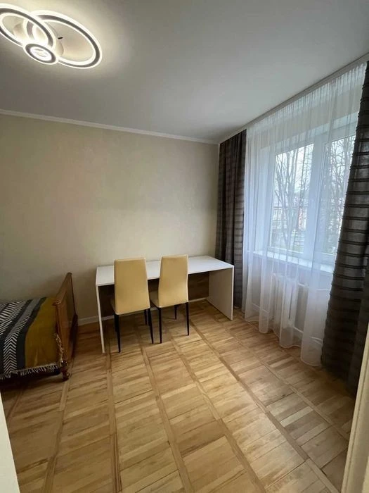 Вул. Михайла Донця, 18Б продаж 2х-кімнатної квартири