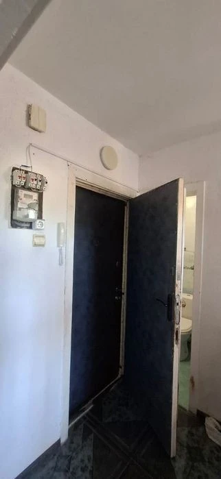 Продаж 1 кімнатної квартири, метро Лісова, Поповича 26