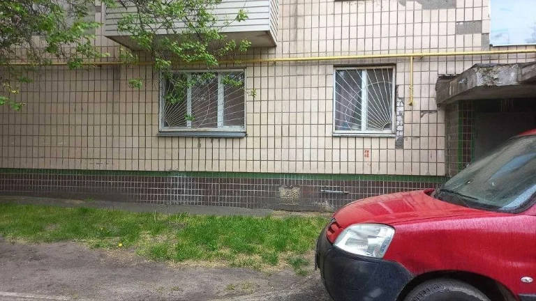 вул. Алматинська, 109а, 4-кімнатна квартира під ремонт, Влас