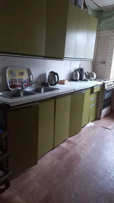 вул. Алматинська, 109а, 4-кімнатна квартира під ремонт, Влас