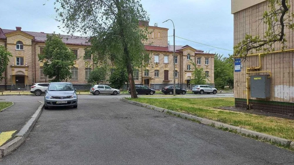 вул. Алматинська, 109а, 4-кімнатна квартира під ремонт, Влас