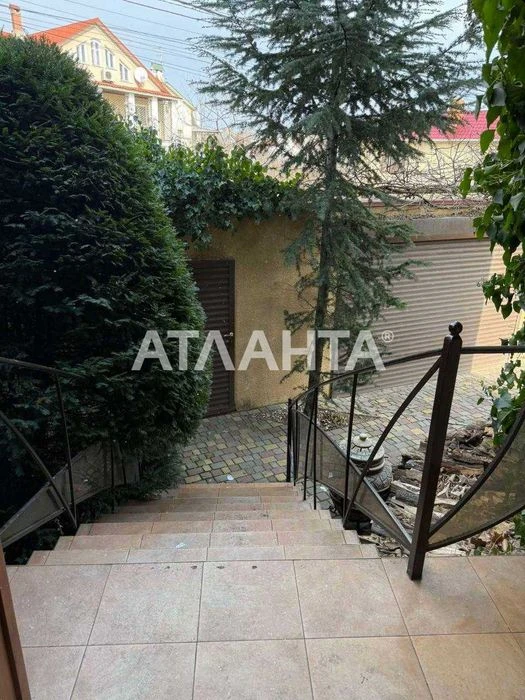 Продам 3-х этажный дом на Чубаевке. 263м2, 3 сотки земли!