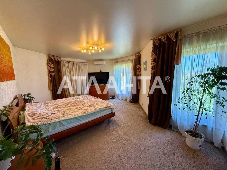 Продам 3-х этажный дом на Чубаевке. 263м2, 3 сотки земли!