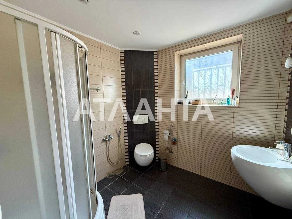 Продам 3-х этажный дом на Чубаевке. 263м2, 3 сотки земли!