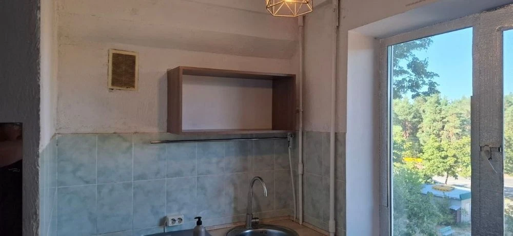 Продаж 1 кімнатної  квартири , метро Лісова, Поповича 26