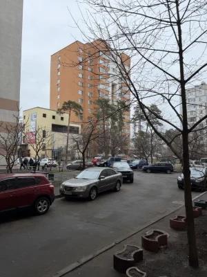 Продаж 2 к кв вул Бориспільська 26 В