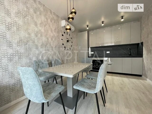 Продаж 3к квартири 61 кв. м на вул. Михайла Максимовича 26 •
