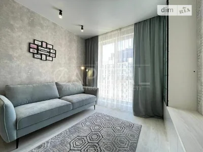 Продаж 3к квартири 61 кв. м на вул. Михайла Максимовича 26 •