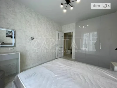 Продаж 3к квартири 61 кв. м на вул. Михайла Максимовича 26 •